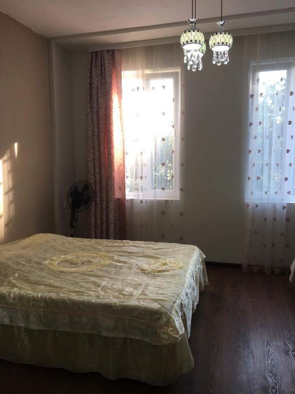 Homestay Izolda Батуми Экстерьер фото