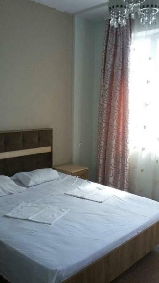 Homestay Izolda Батуми Экстерьер фото