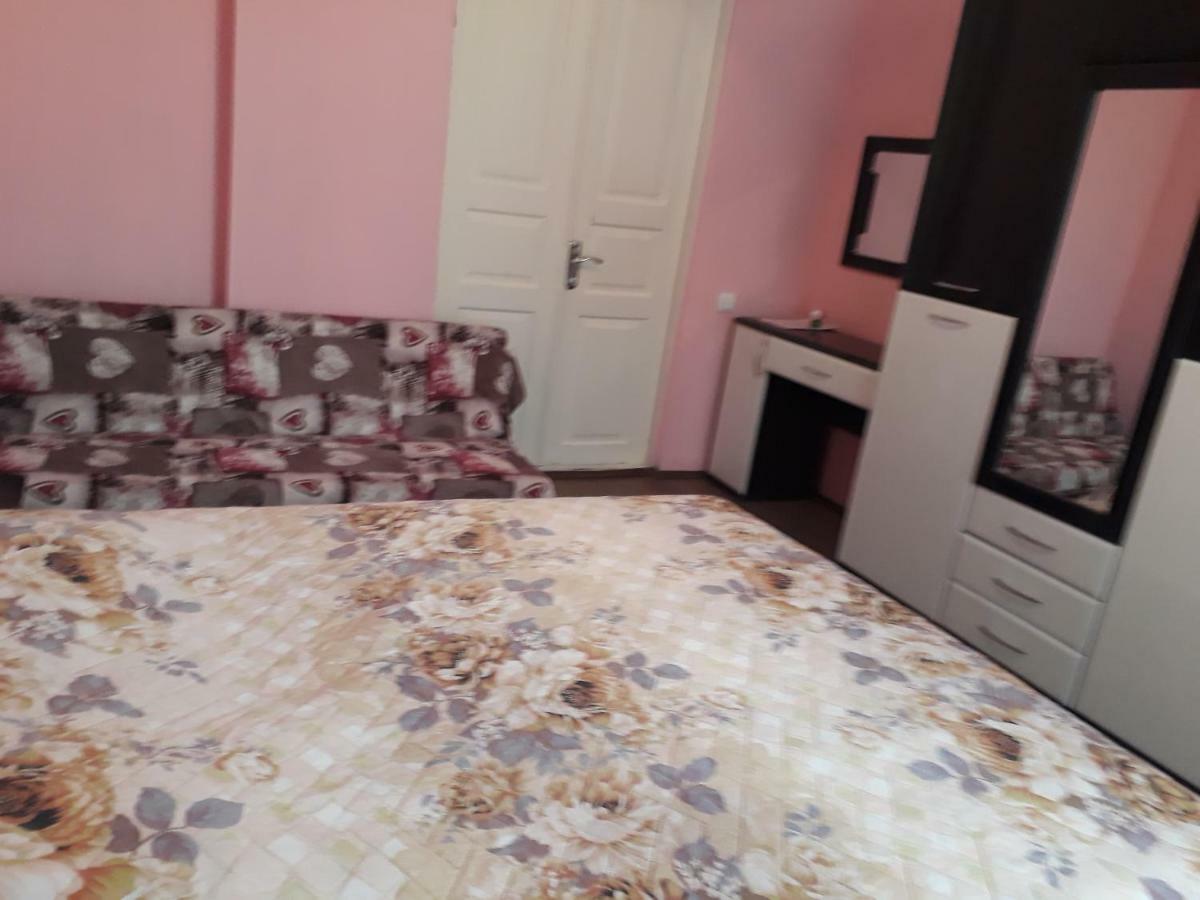 Homestay Izolda Батуми Экстерьер фото